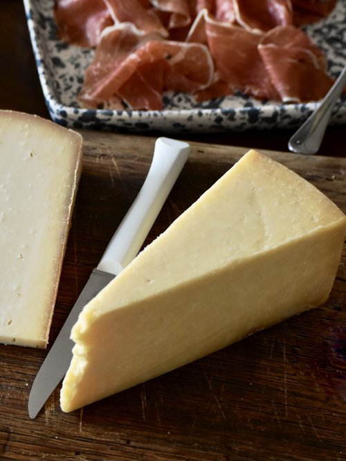 Wholesale Cabot Clothbound Cheddar Quarters Cheese 8 lb- Bulk